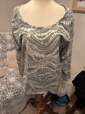 Patagonia Gray and Cream Patterned Long-Sleeve Scoop Neck Tee